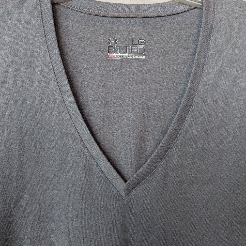 Undor Armour V-neck Fitted Long Sleeve Top - Picture 2 of 6